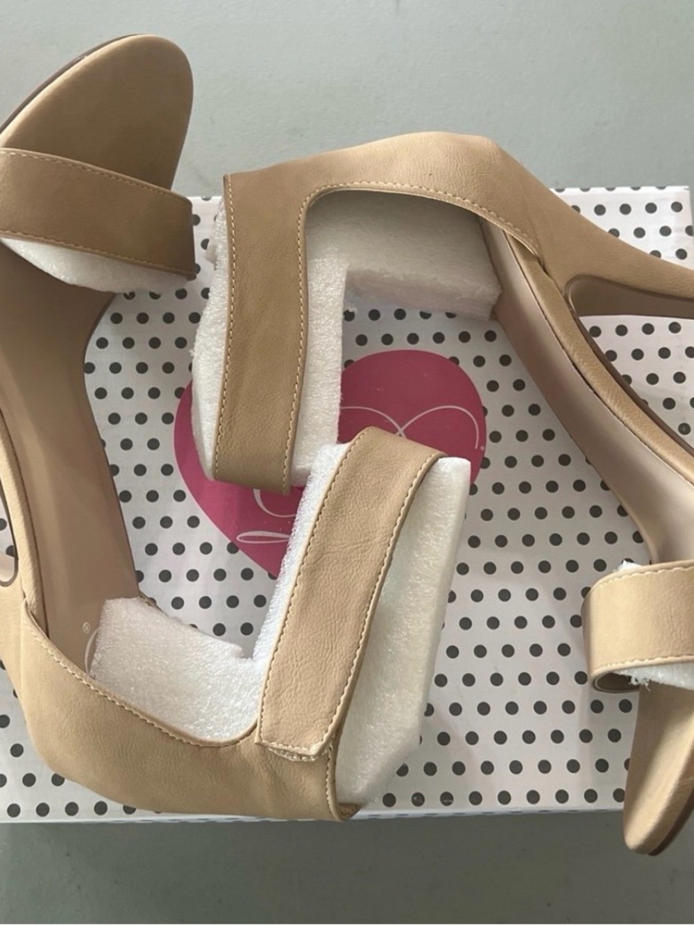 Women’s Tan Open-Toe Ankle Strap Heels Shoes Size 9 - Picture 3 of 5